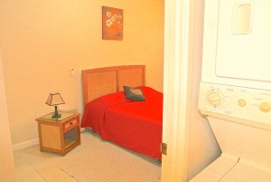 villa 3 master bedroom-ensuite-entrance-l