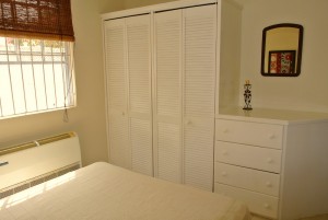 villa1-bedroom-dresser-l